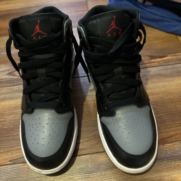 Jordan 1s shadow red - Picture 1 of 3